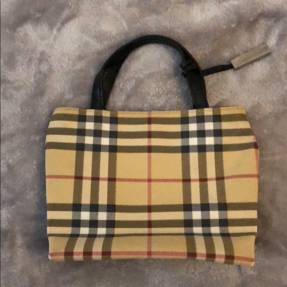 Classic Burberry Nova Mini square